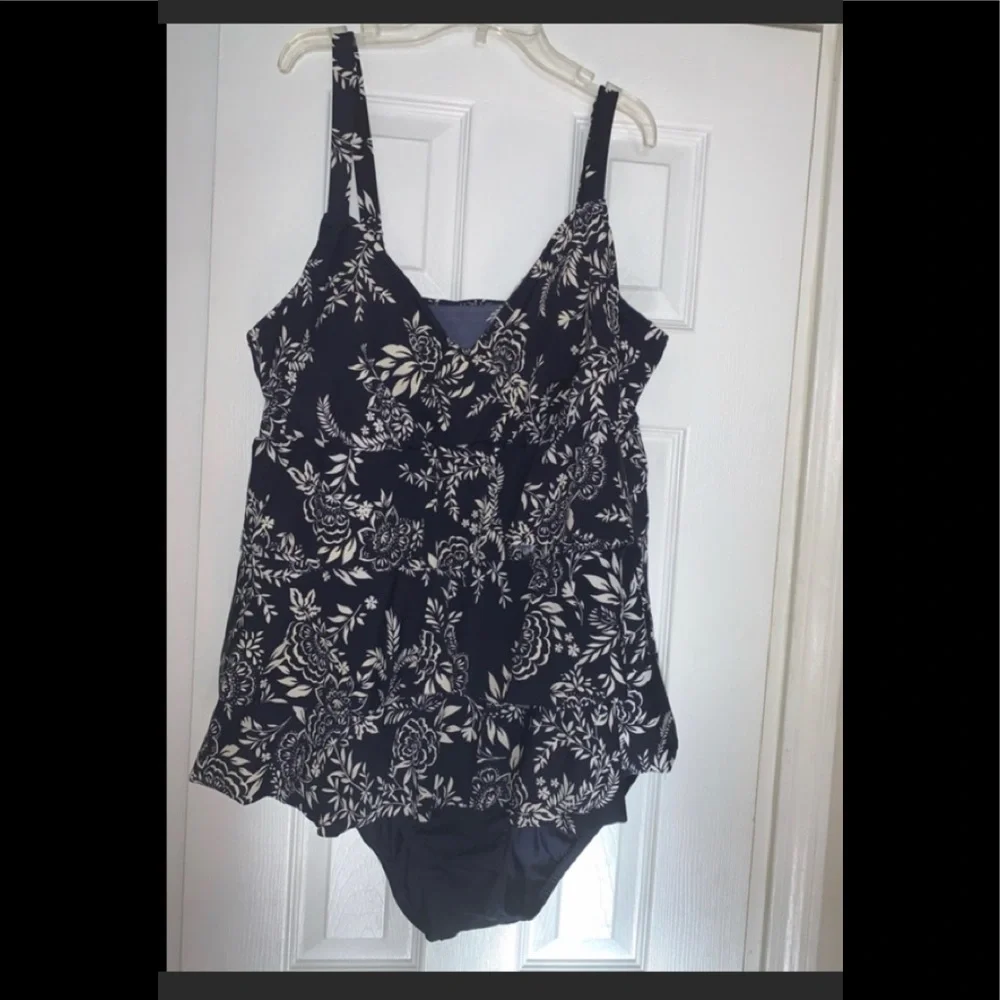 Women’s Navy & White Swimsuit, Size 22W
with built in attached bra - Picture 1 of 4